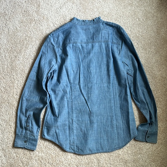 🎉 $50 🎉 NWT J.Crew Factory Chambray shirt with jeweled buttons - Picture 7 of 11